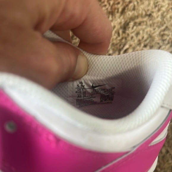 Nike Dunks Fuchsia and White - Picture 8 of 11